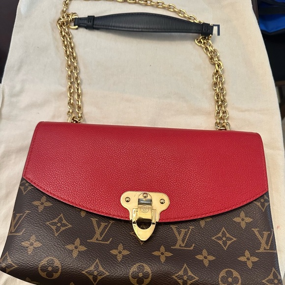 Louis Vuitton, Lake Placide, Crossbody - Picture 12 of 13